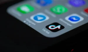 Ilustrasi TikTok Unsplash